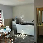 Δωμάτια σε οικογενειακή κατοικία Goscinne Alis *